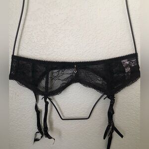 VTG secret treasures black garter Women Medium